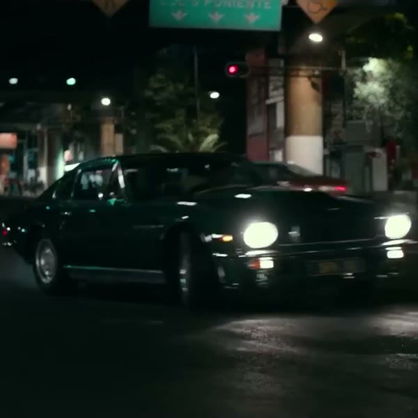 Night chase through Mexico City